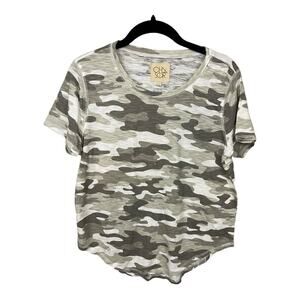 Chaser Short Sleeve T-Shirt in Camo Print Size‎ S NWT